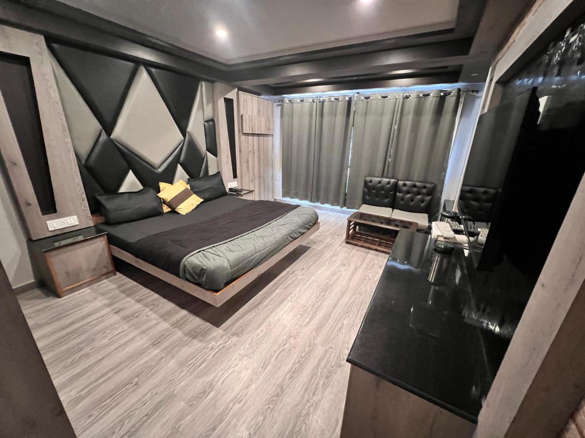 Hotel Victory At Mall Road Shimla Exterior foto