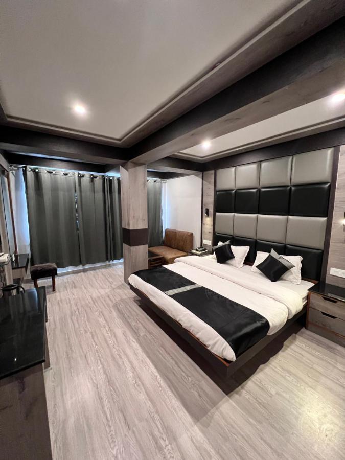 Hotel Victory At Mall Road Shimla Exterior foto