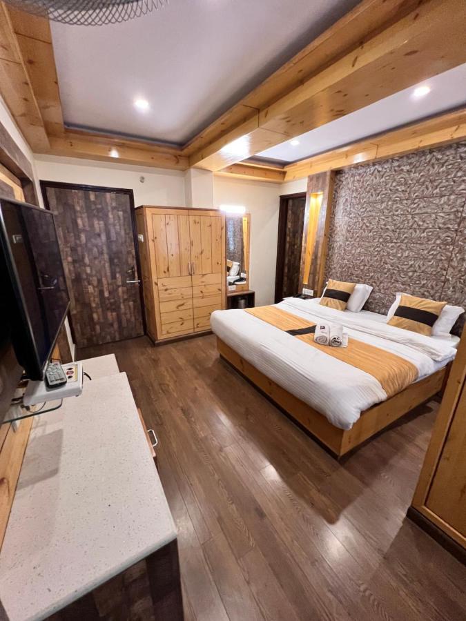 Hotel Victory At Mall Road Shimla Exterior foto