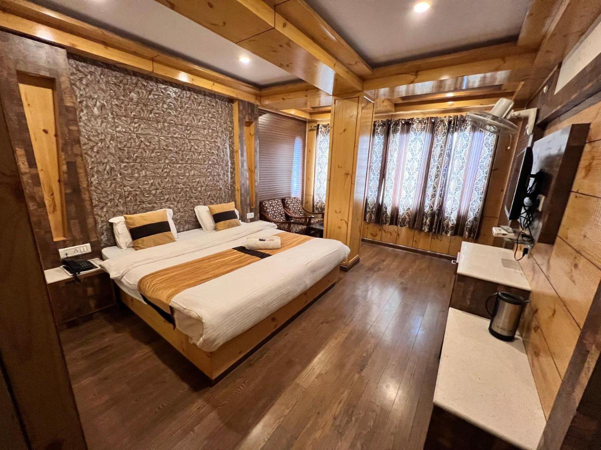 Hotel Victory At Mall Road Shimla Exterior foto