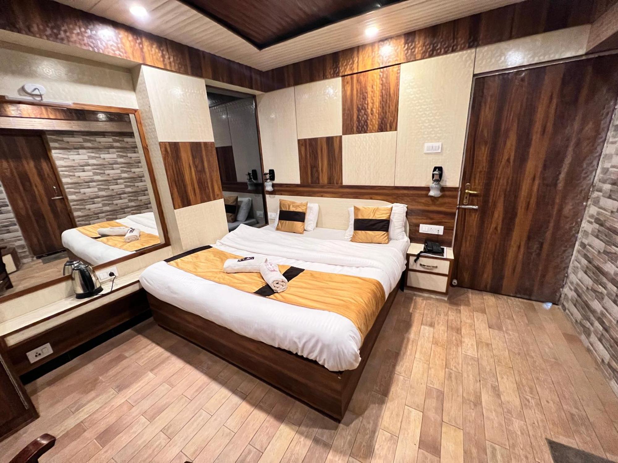 Hotel Victory At Mall Road Shimla Exterior foto