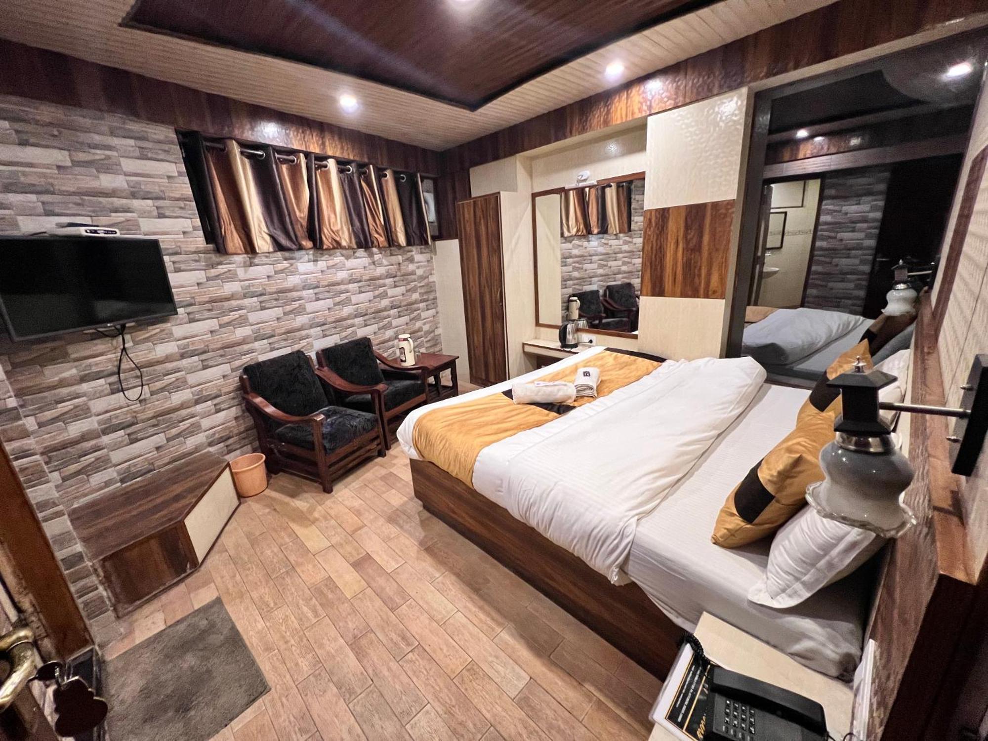 Hotel Victory At Mall Road Shimla Exterior foto