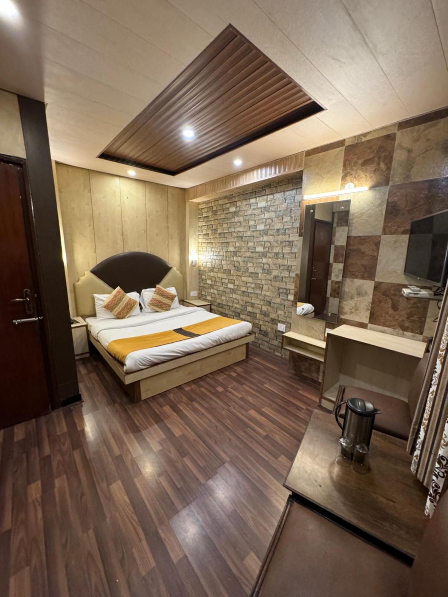 Hotel Victory At Mall Road Shimla Exterior foto