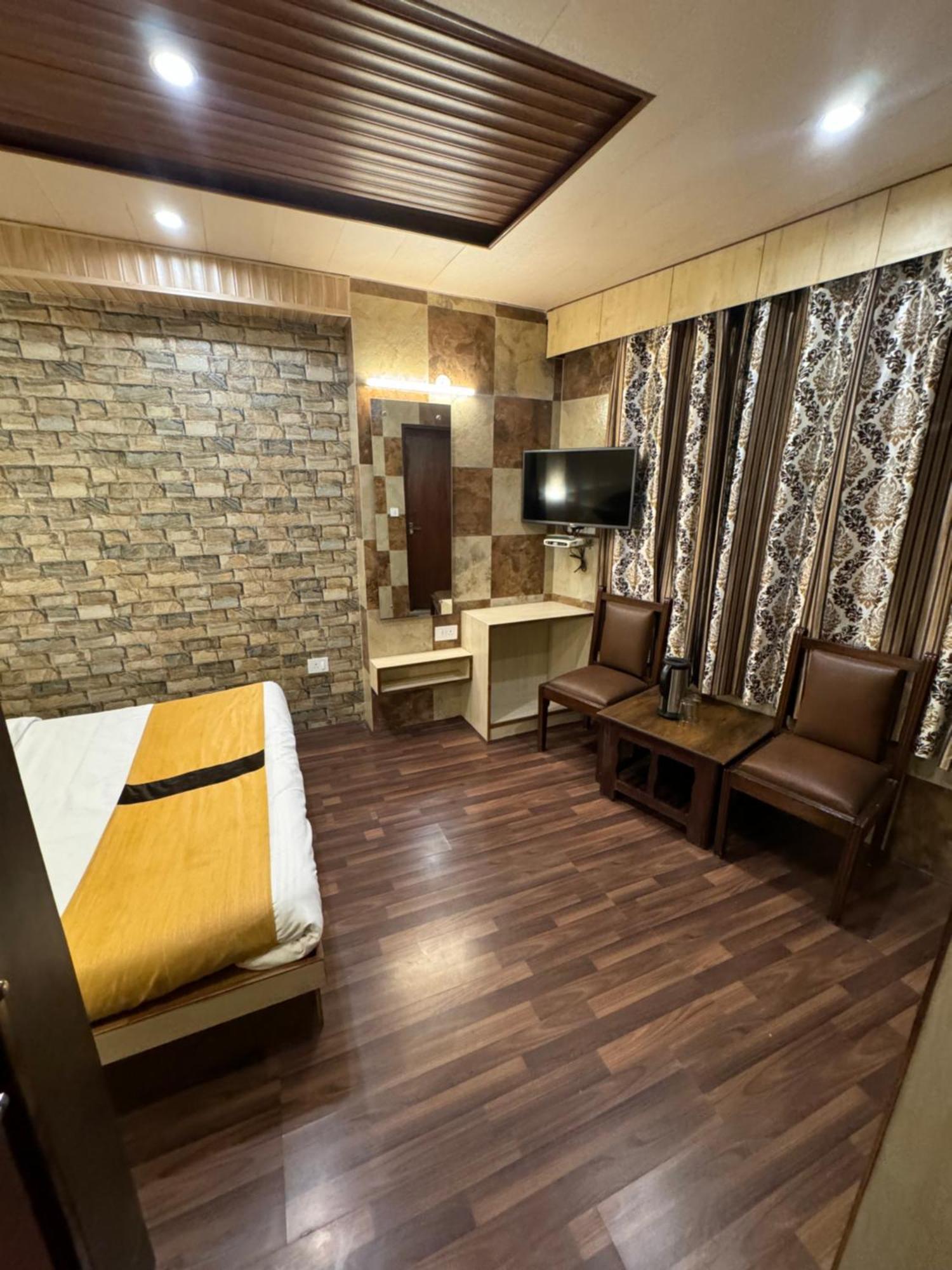 Hotel Victory At Mall Road Shimla Exterior foto